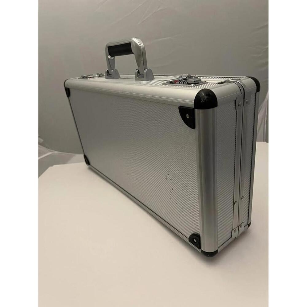 Rectangular aluminum carry case